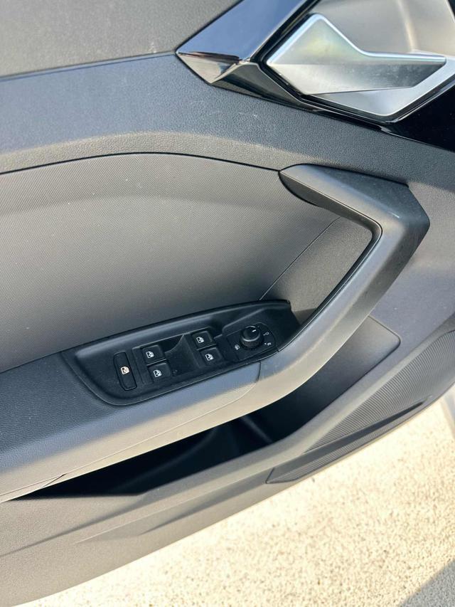 AUDI A1 citycarver 30 TFSI Identity Contrast