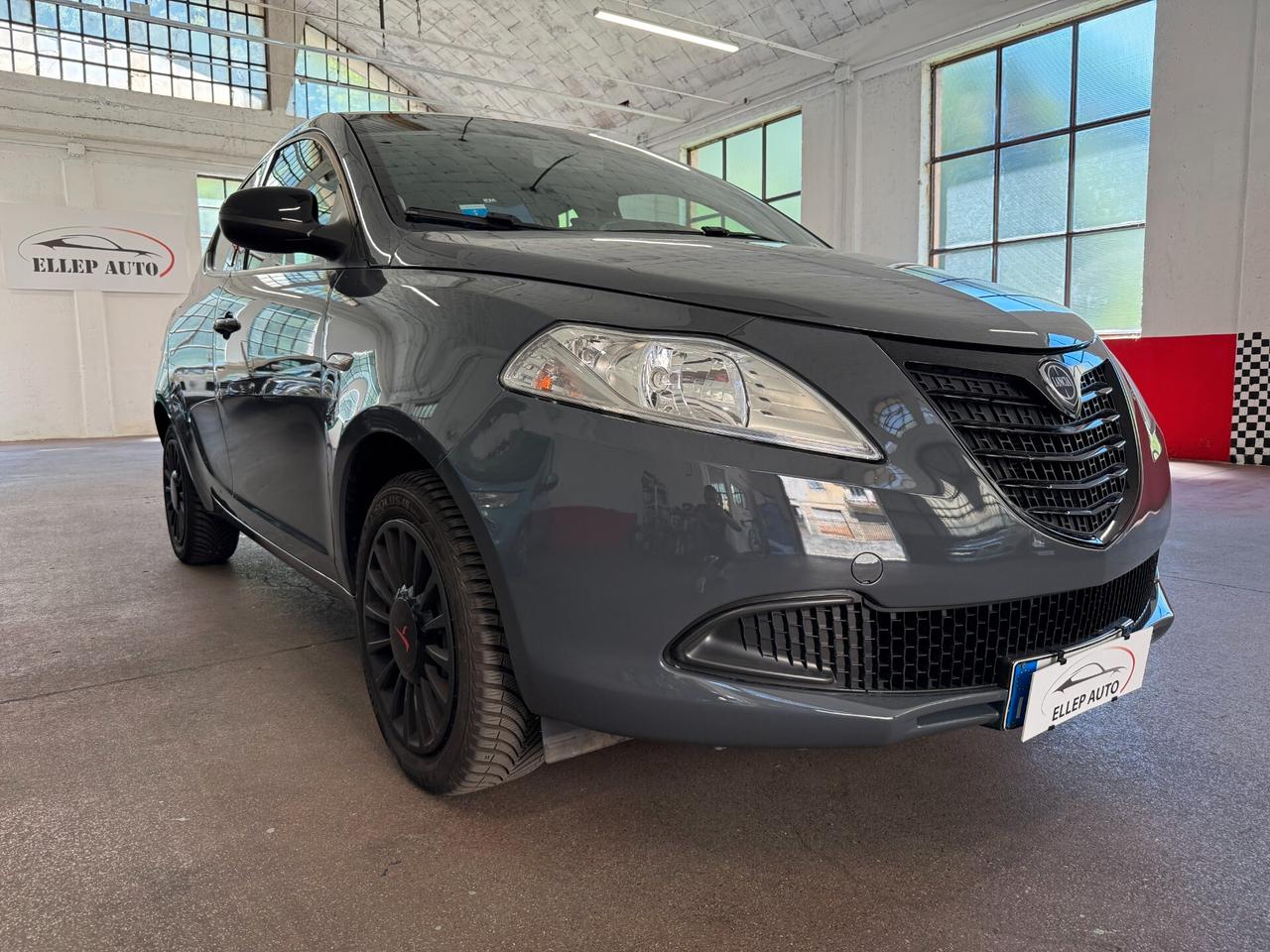 Lancia Ypsilon 1.2 69 CV 5 porte Elefantino