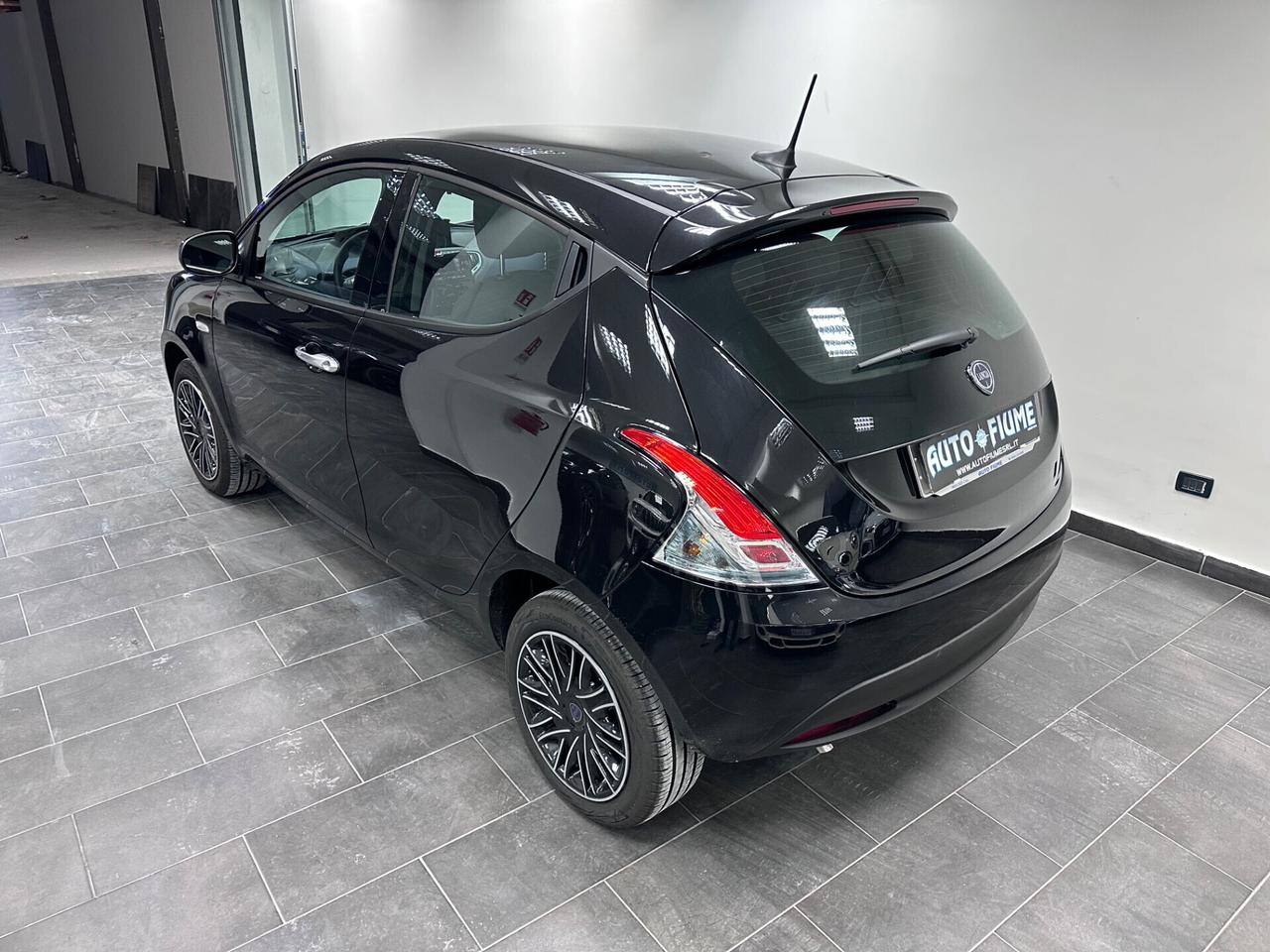 Lancia Ypsilon 1.0 FireFly 5 porte S&S Hybryd Gold