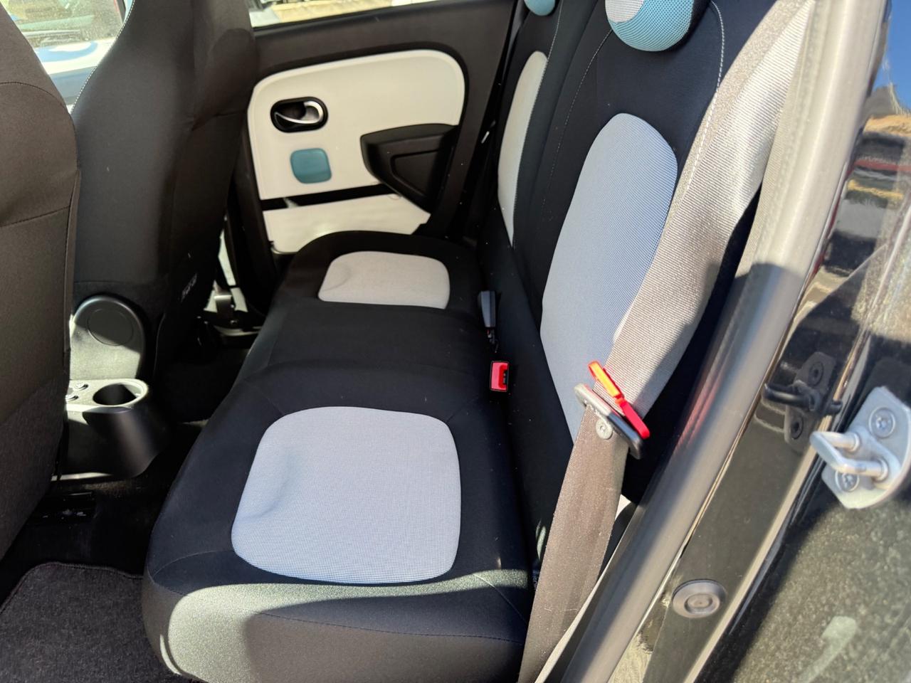 Renault Twingo TCe 90 CV La Parisienne LED PDC CLIMA AUTOAMTICO CERCHI 16 SCHERMO DIGITALE