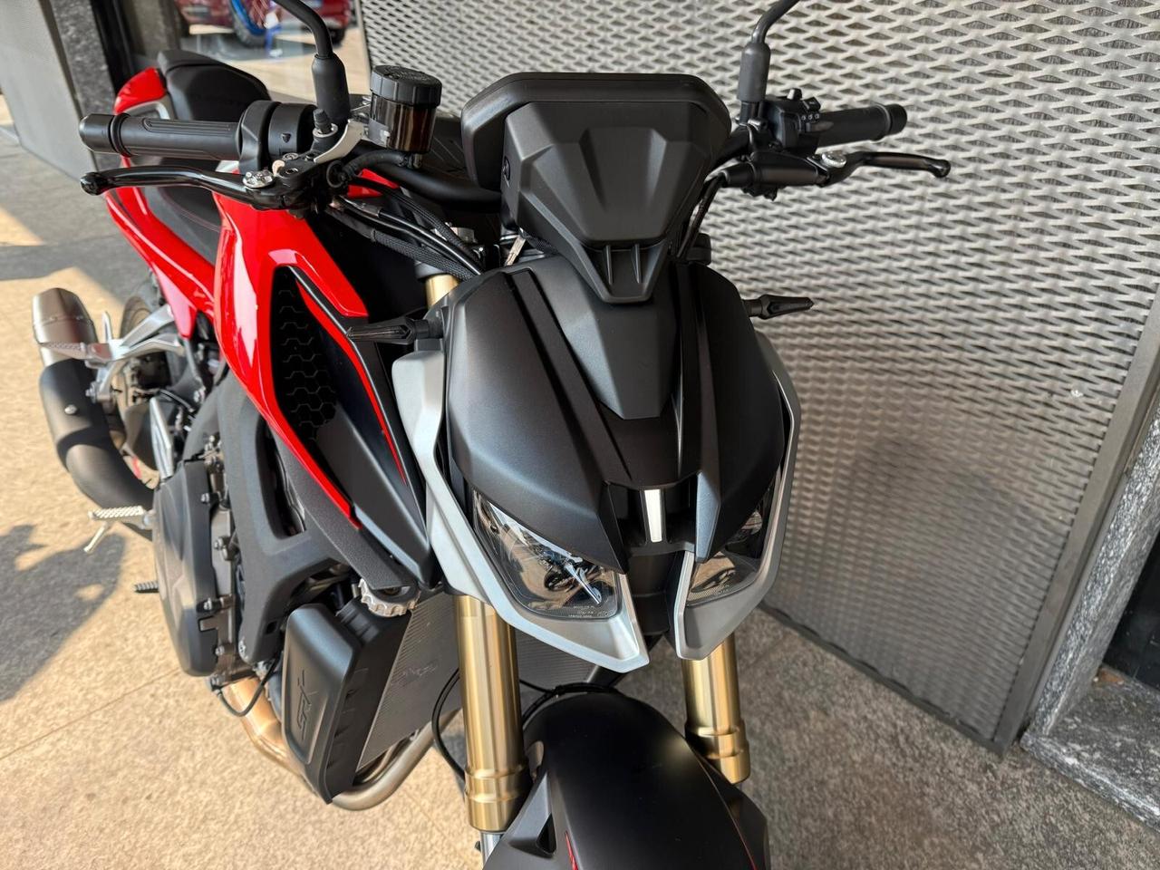 Qj Motor SRK 800 naked