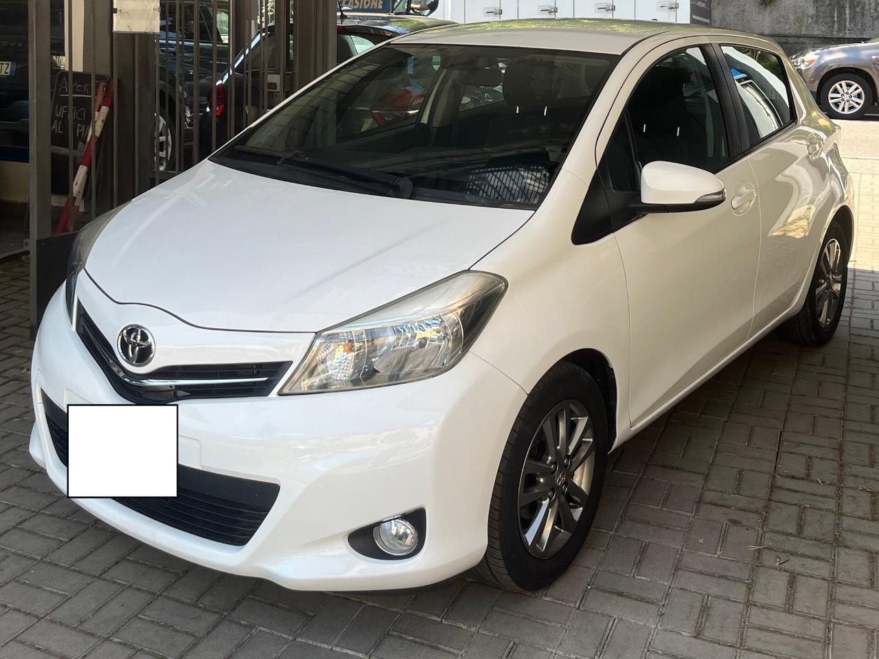 TOYOTA YARIS 1.0 BENZINA 5 PORTE - ANCHE PER NEOPATENTATI