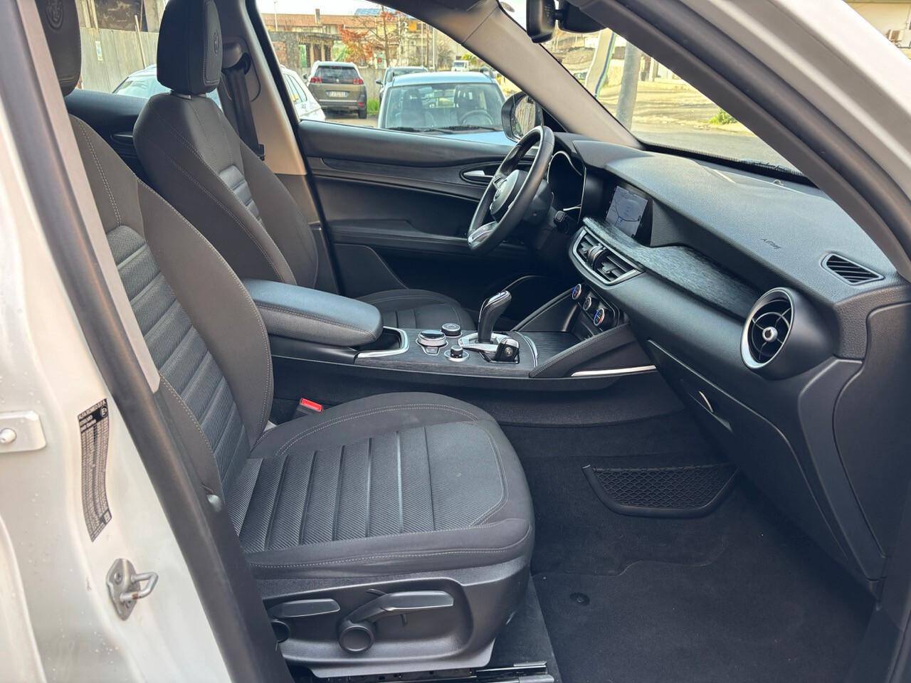 Alfa Romeo Stelvio 2.2 Turbodiesel 160 CV AT8 RWD