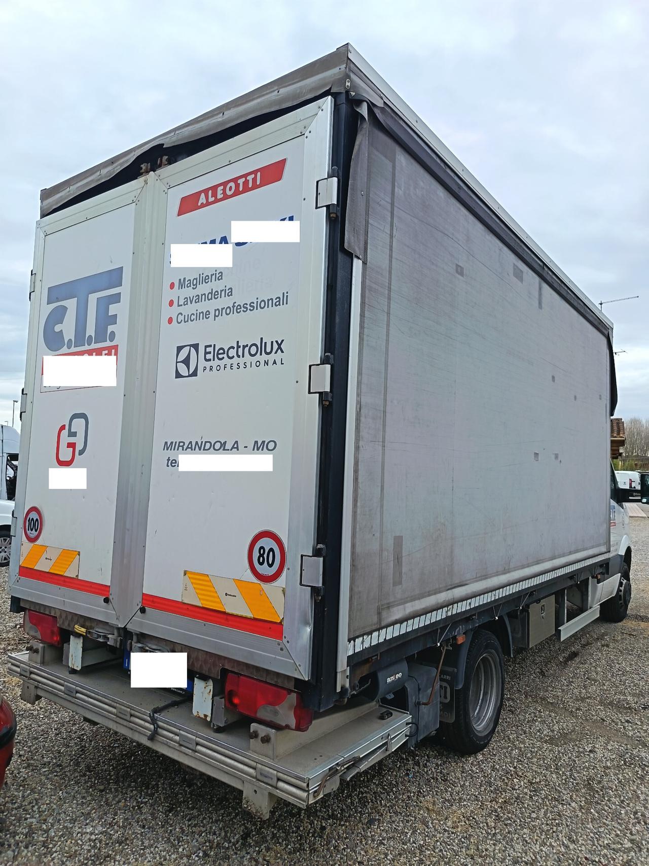 Volkswagen crafter 50 con pedana montacarichi