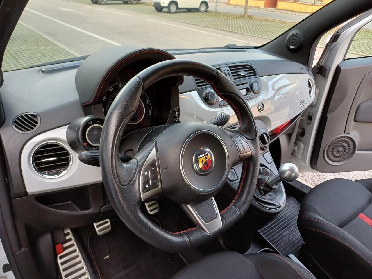 Abarth 500 1.4 Turbo T-Jet 135 cv