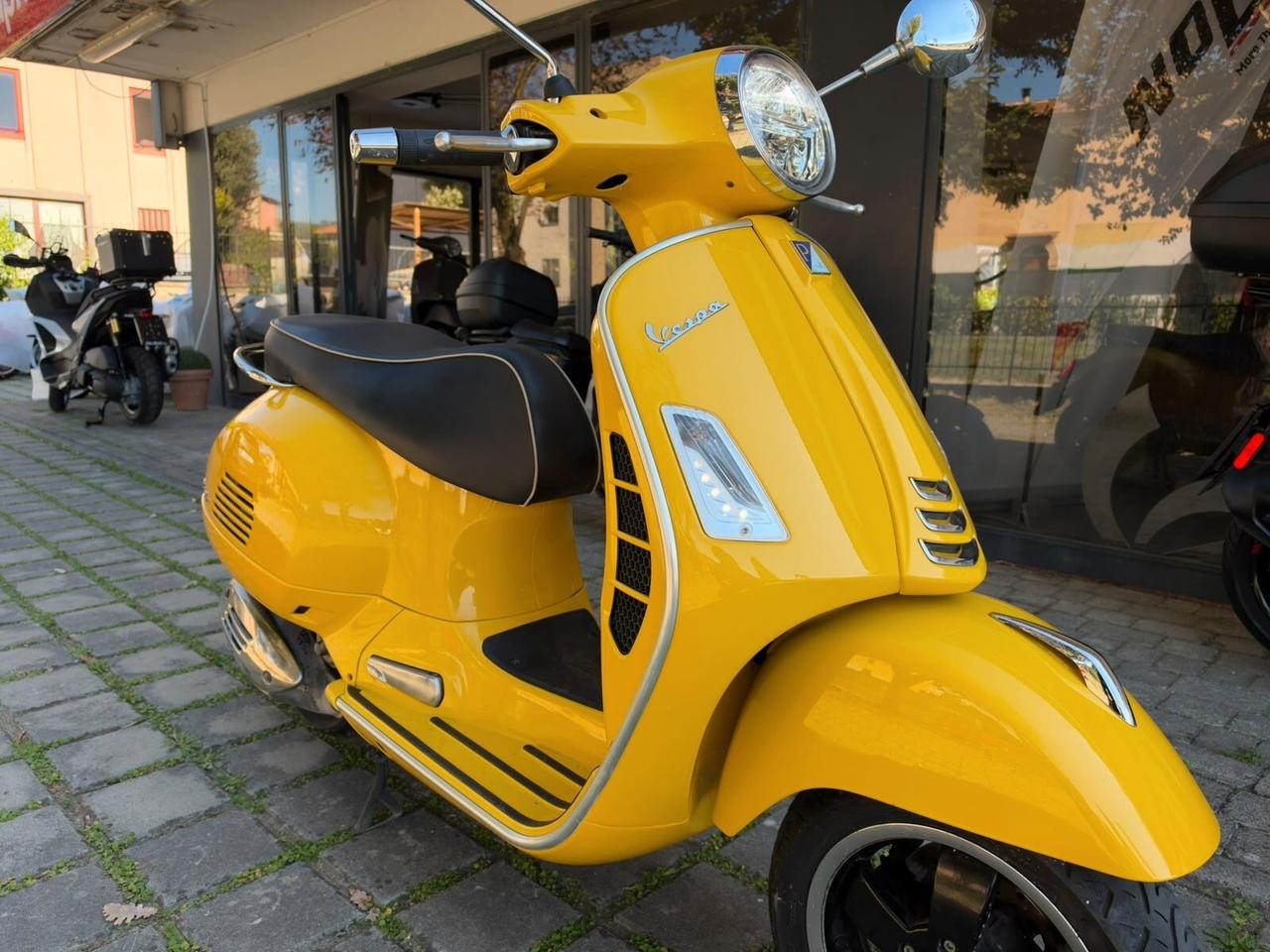 Piaggio Vespa 300 GTS SUPER E5