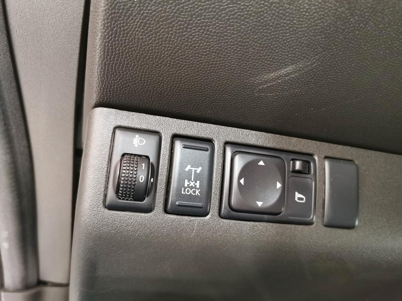 Nissan Navara 2.5 dCi 190CV 2 porte King Cab Sport