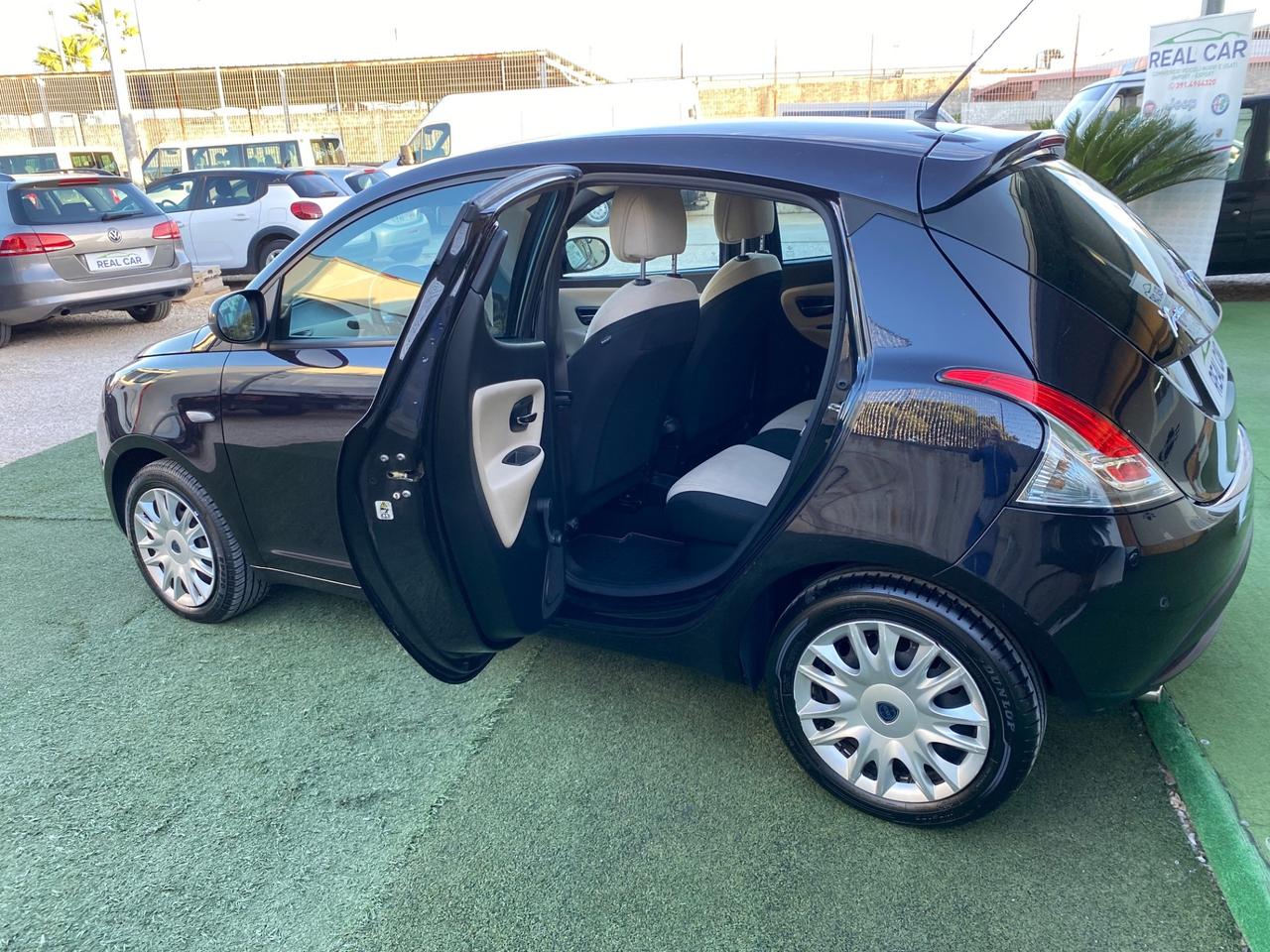 Lancia Ypsilon 1.2 benzina 5 Posti Neopatentati