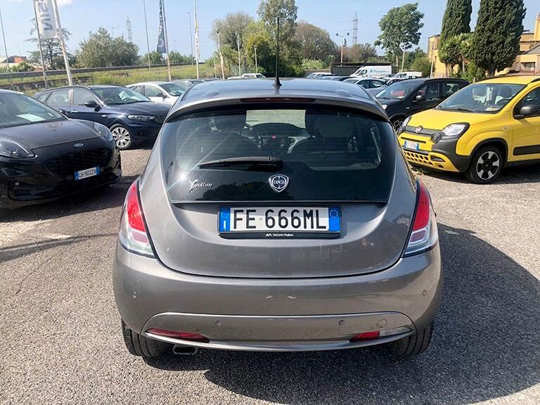Lancia Ypsilon 1.2 69 CV 5 porte Silver