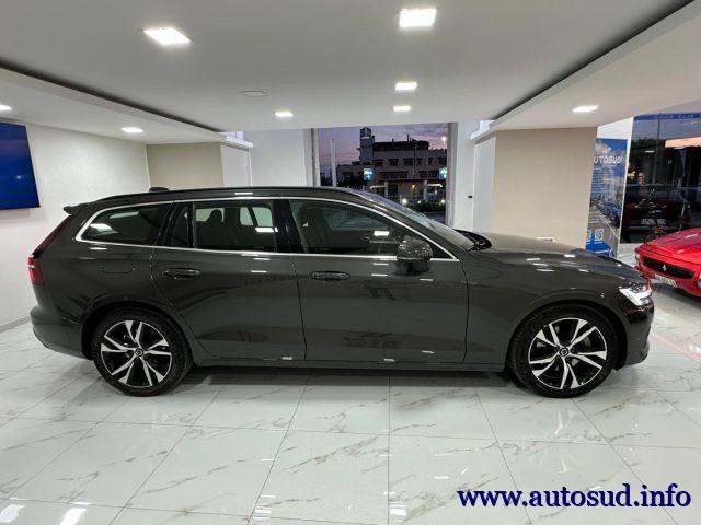 VOLVO V60 B4 (d) automatico Ultimate Dark