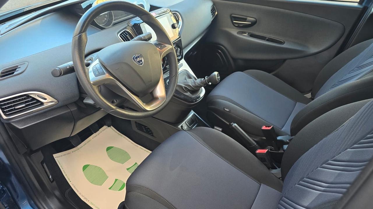 Lancia Ypsilon 1.0 FireFly 5 porte S&S Hybrid Ecochic Gold