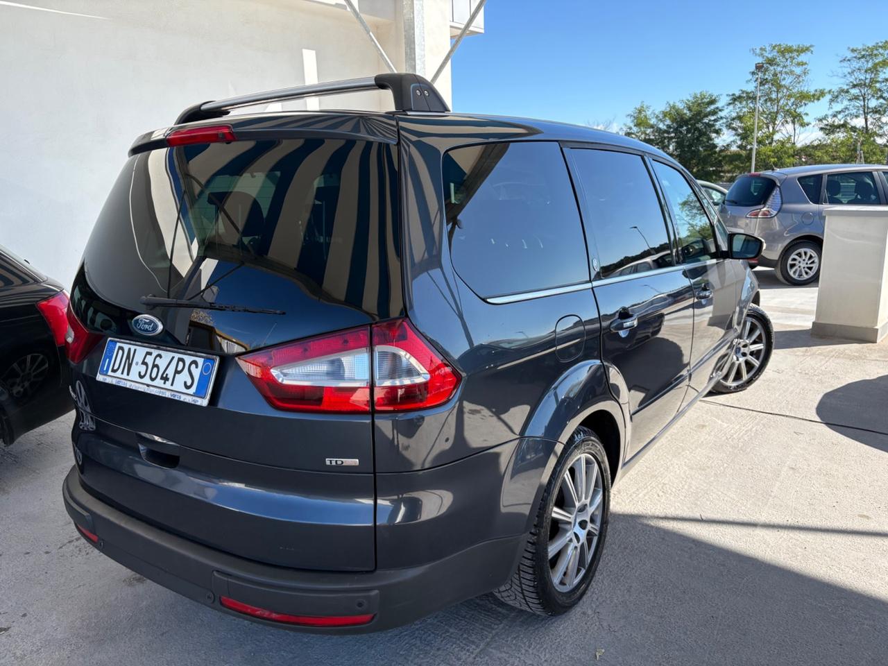 Ford Galaxy 2.0 TDCi 140 CV Ghia DPF