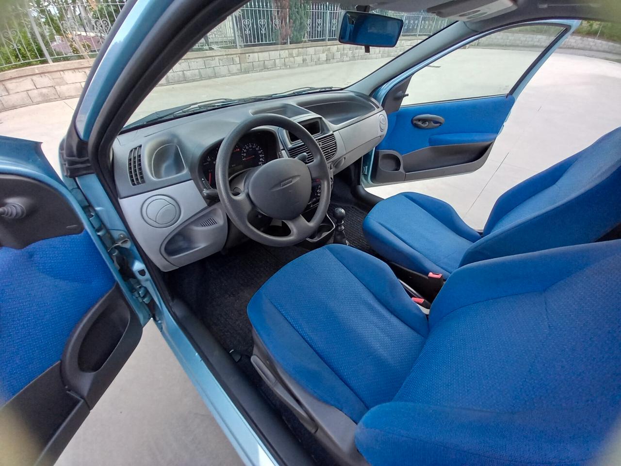 Fiat Punto 1.2i cat Feel SOLO 30000 KM !!!!!