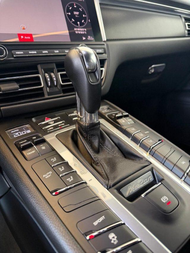 PORSCHE Macan 2.0 //TOTAL BLACK//21//