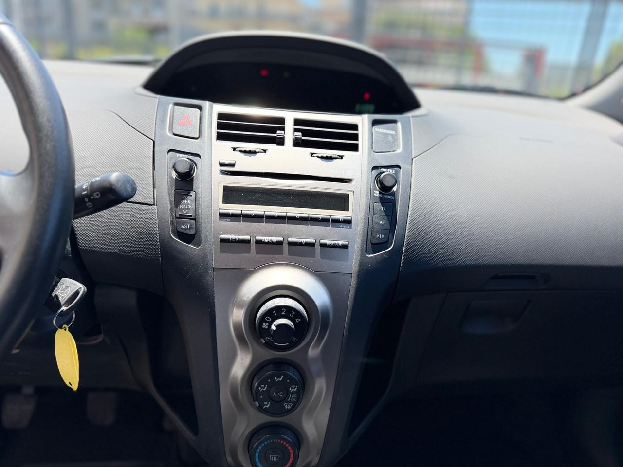 Toyota Yaris 1.3 5 porte Sol X NEOPATENTATI