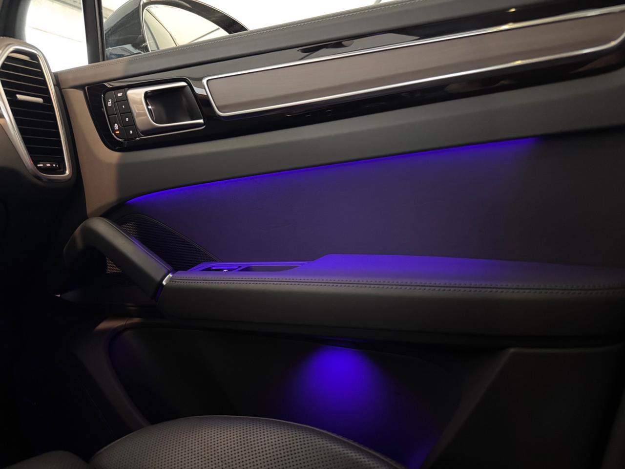 Porsche Cayenne 3.0 V6 E-Hybrid Platinum Edition
