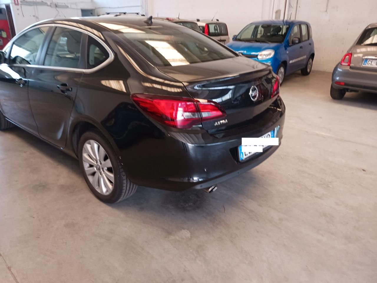 Opel Astra 1.4 Turbo 140CV 4 porte GPL Tech Cosmo
