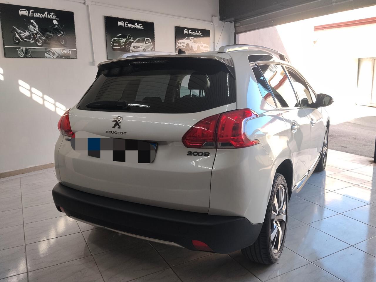 Peugeot 2008 1.6 diesel 2015 CON GARANZIA