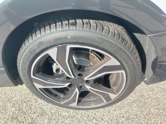 AUDI A3 allstreet TFSI 110 kW S tronic Identity Contrast