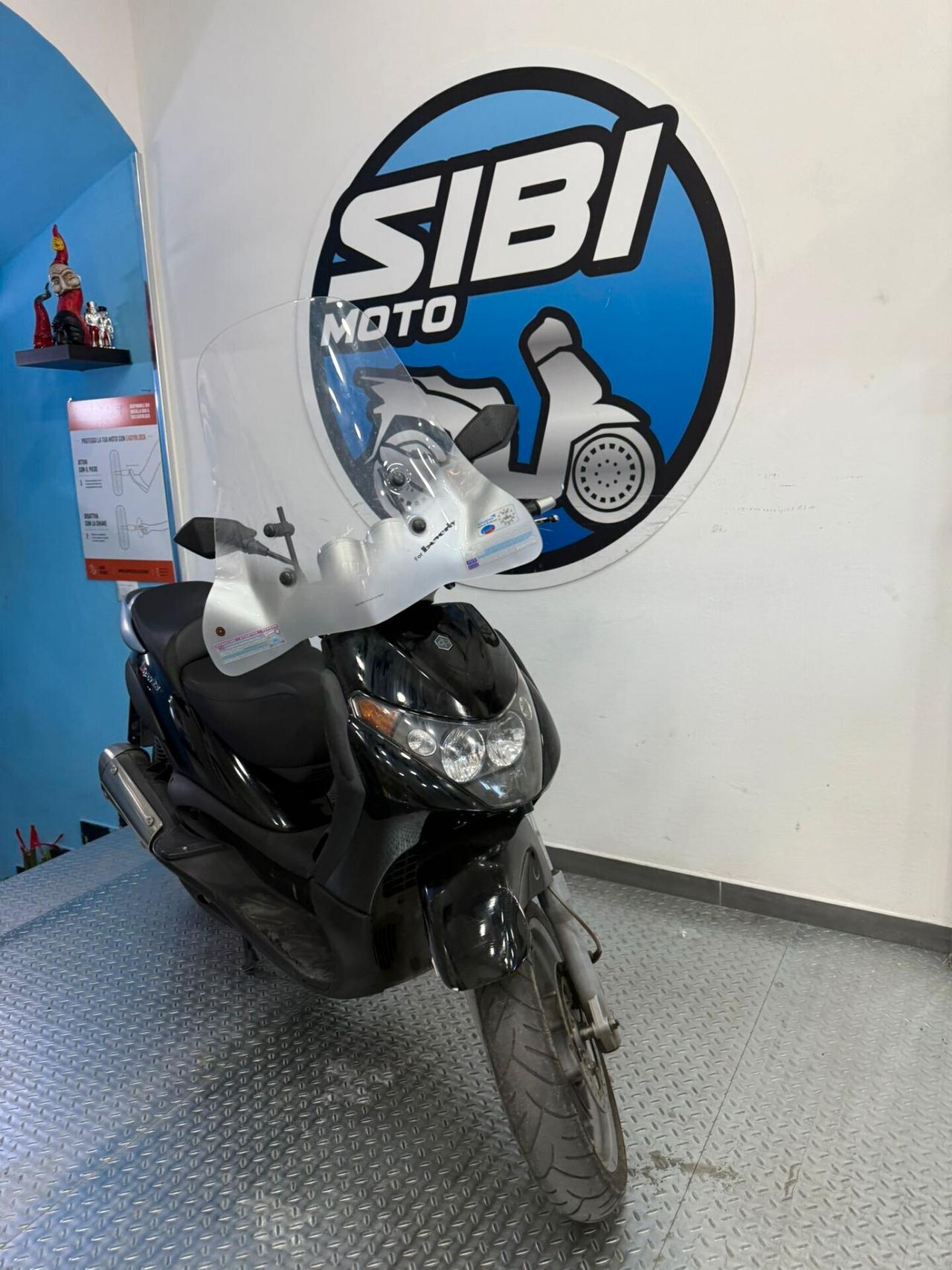 Piaggio Beverly 200