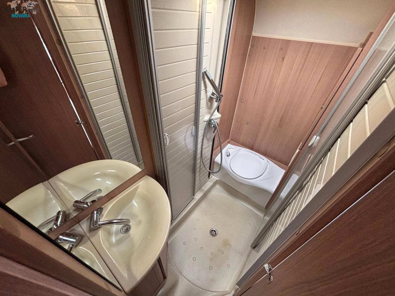 BÜRSTNER TRECENTO 465TS - ROULOTTE CON LETTO MATRIMONIALE ALLA FRANCESE IN CODA