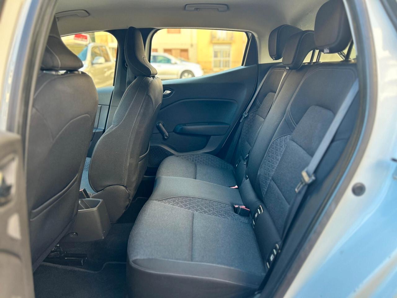 RENAULT CLIO ADATTA PER NEOPATENTATI - ANNO 2020 - Cc 1.0 - Cv 100
