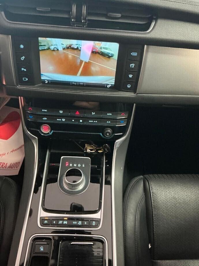 JAGUAR XF 3.0d V6 2015 TETTO APRIBILE FULL OPTIONAL 80.000KM