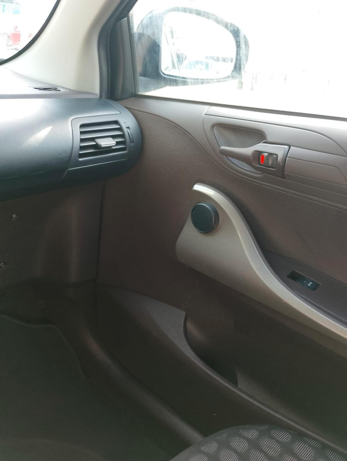 Toyota iQ 1.0