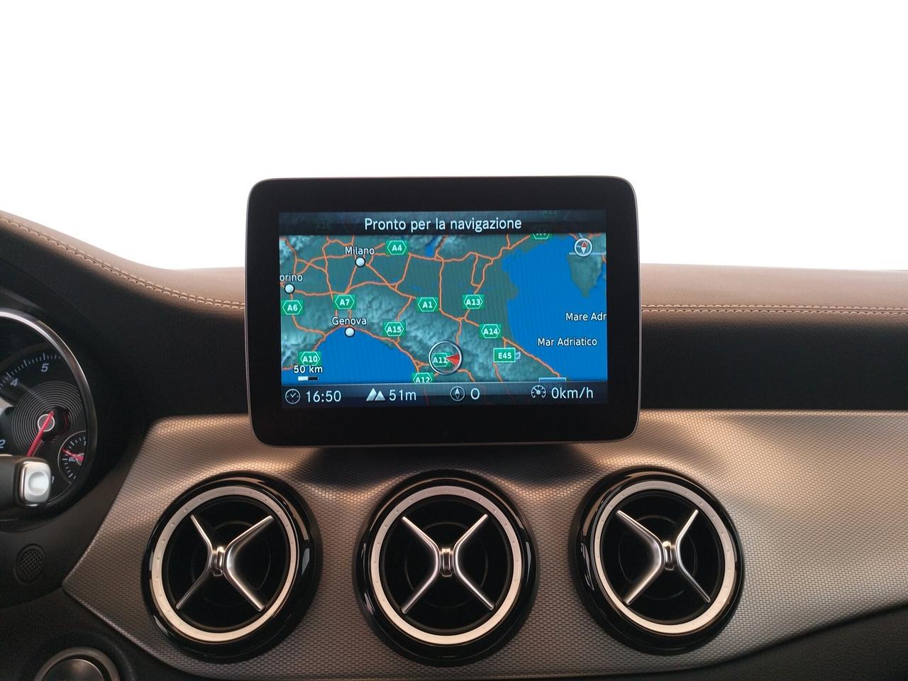 Mercedes-benz GLA 180 Night Edition- NEOPATENTATI