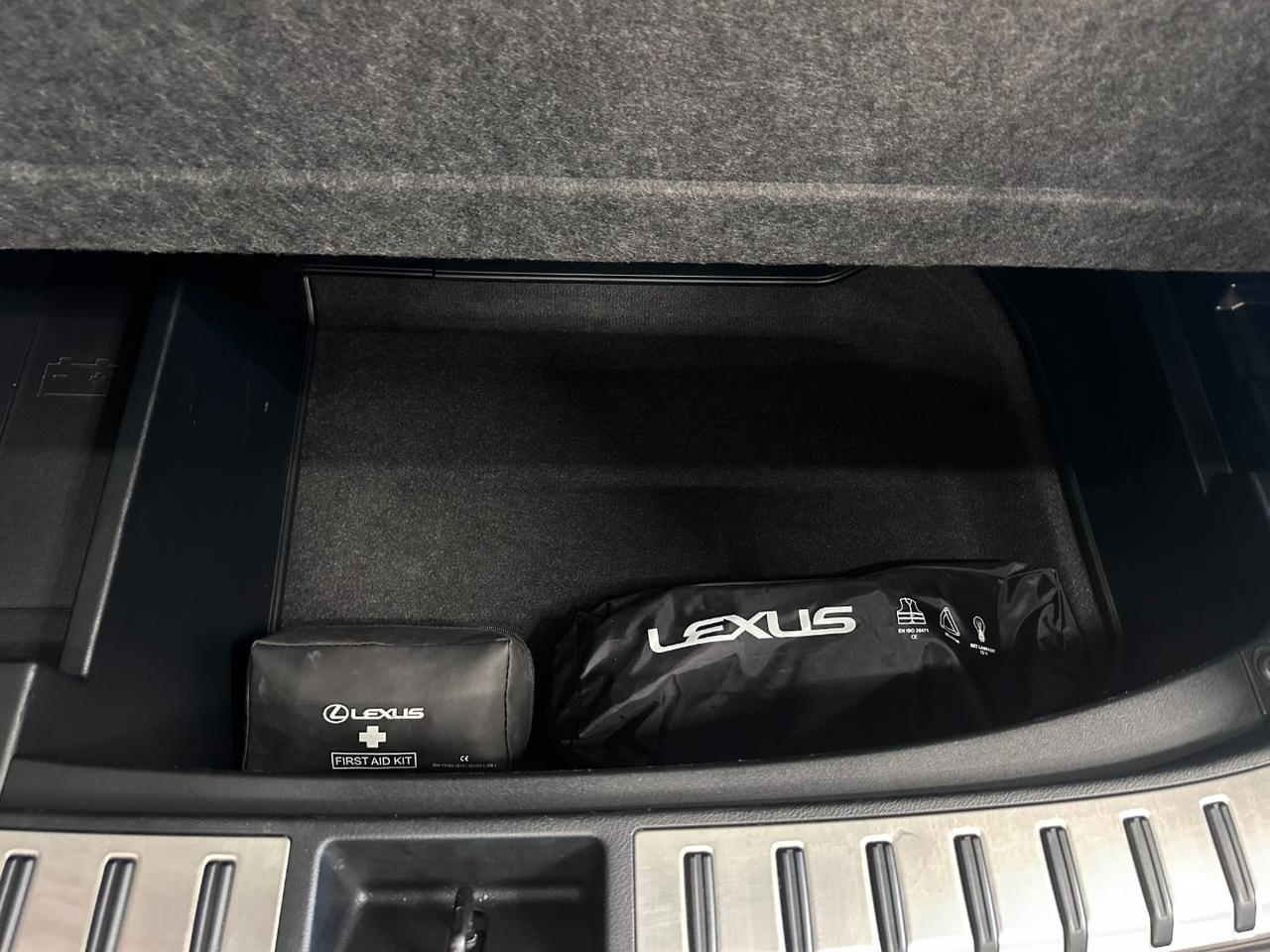 Lexus NX 300h 2.5 Business 2wd cvt