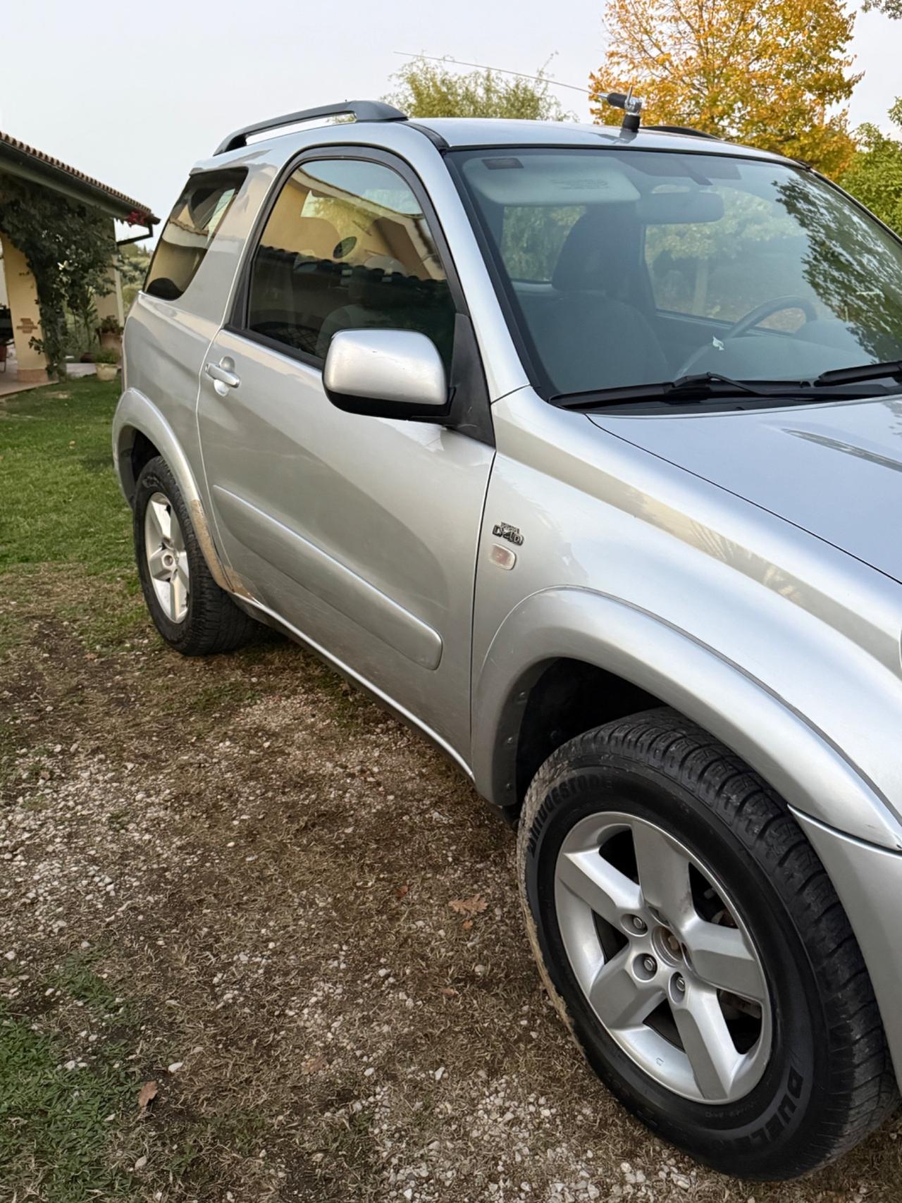 Toyota RAV 4 RAV4 2.0 Tdi D-4D cat 3 porte Sol