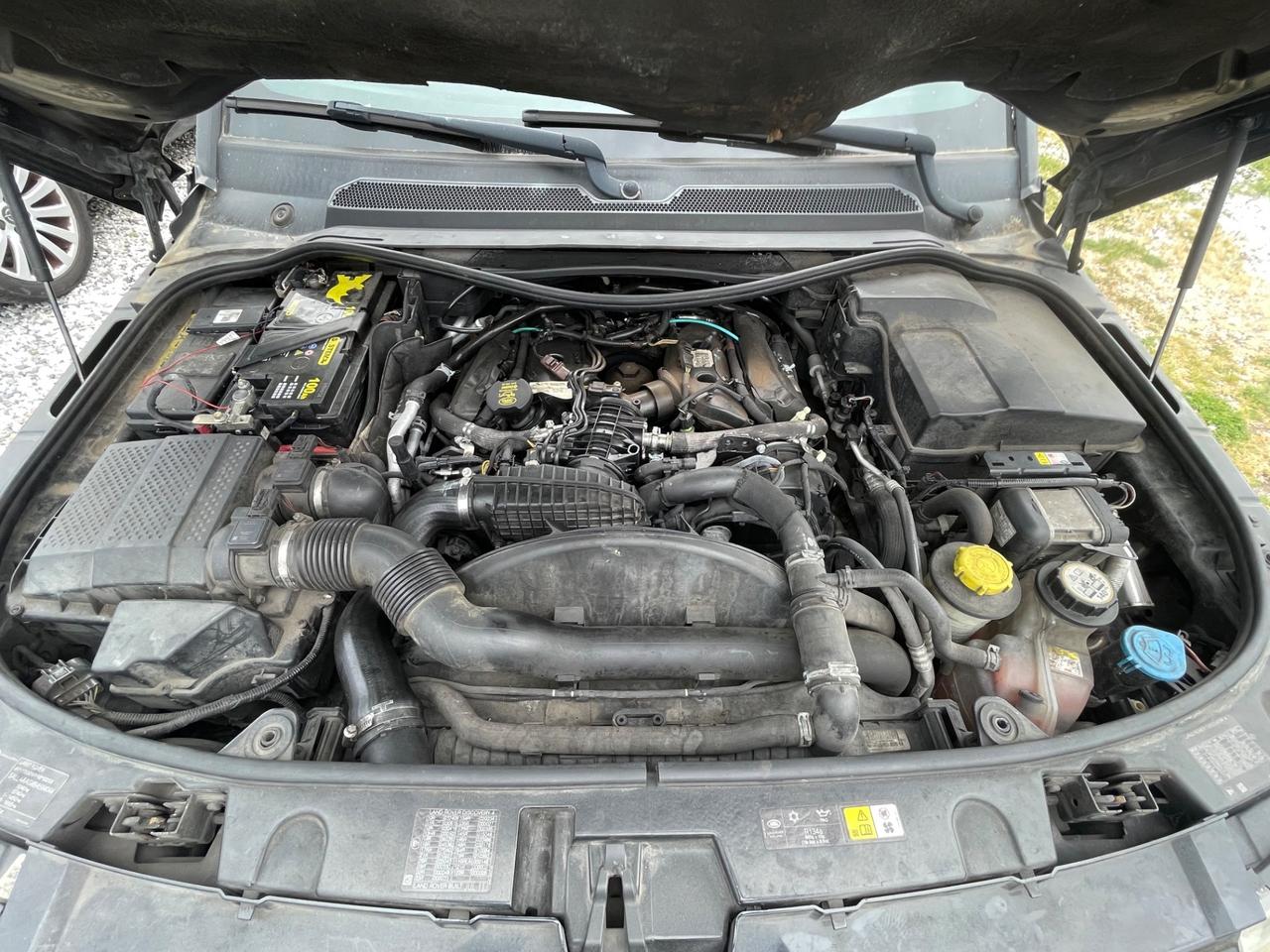 Land Rover Discovery 4 3.0 SDV6 245CV Black&White Limited Edition