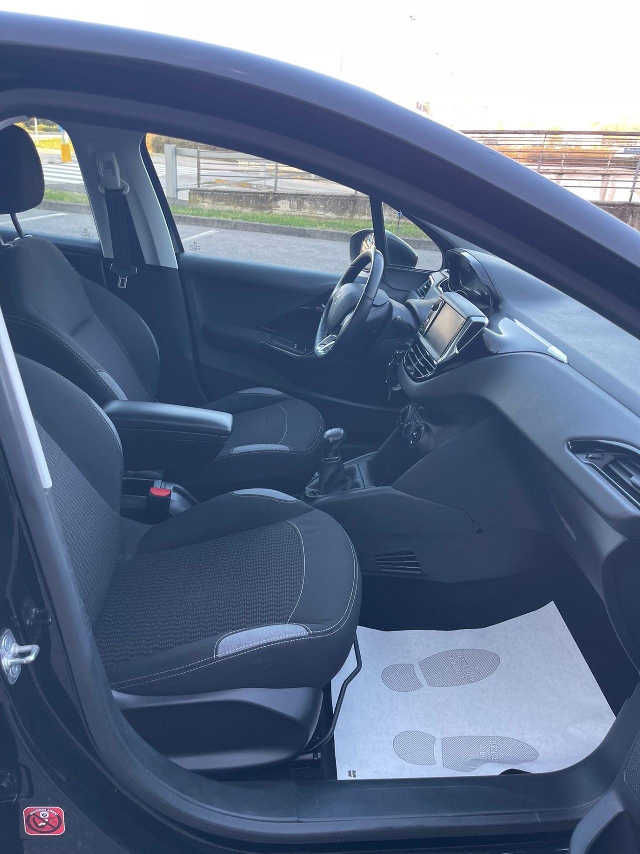 Peugeot 208 PureTech 82 5 porte Allure