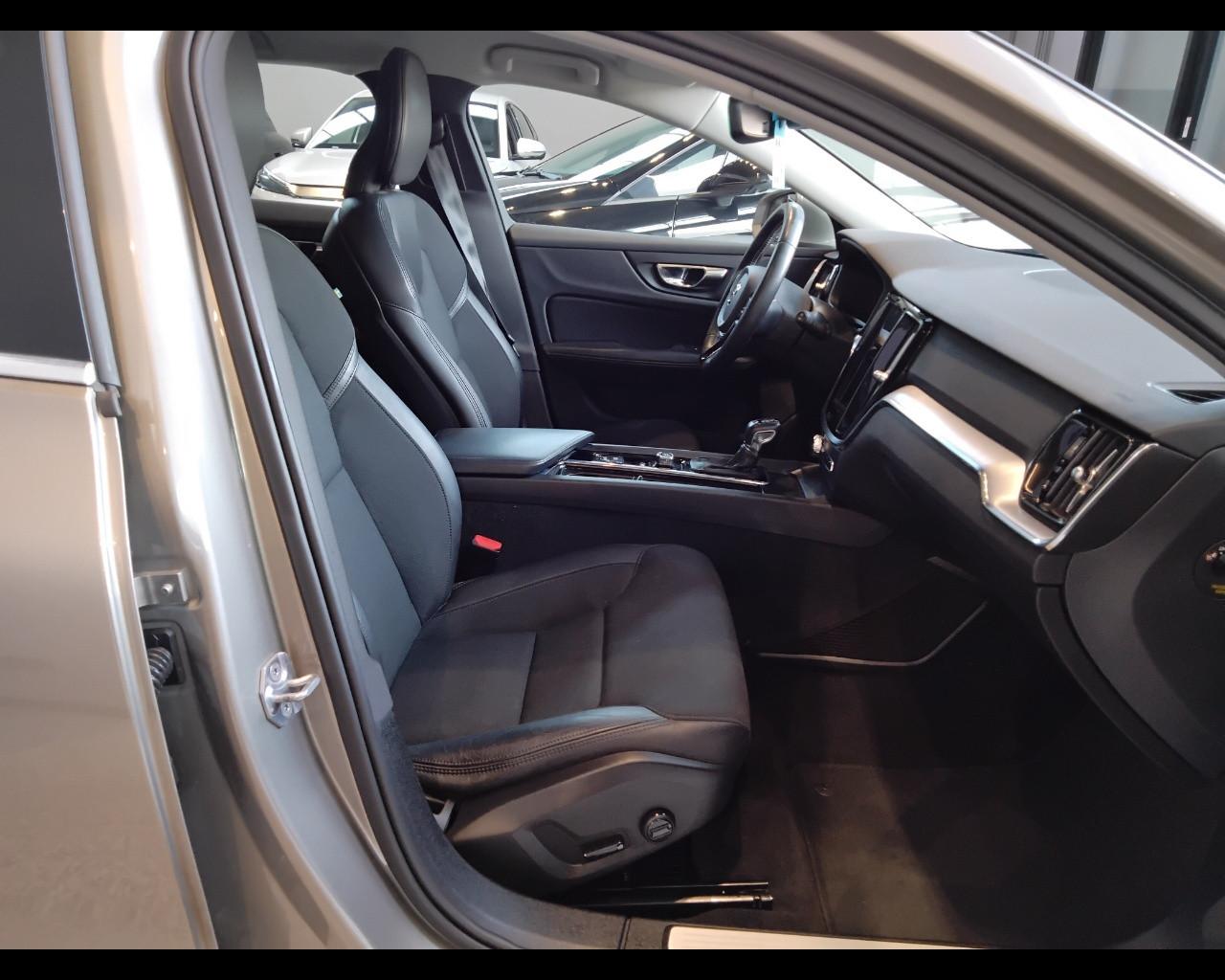 VOLVO V60 II 2019 - V60 2.0 d3 Business Plus geartronic my20