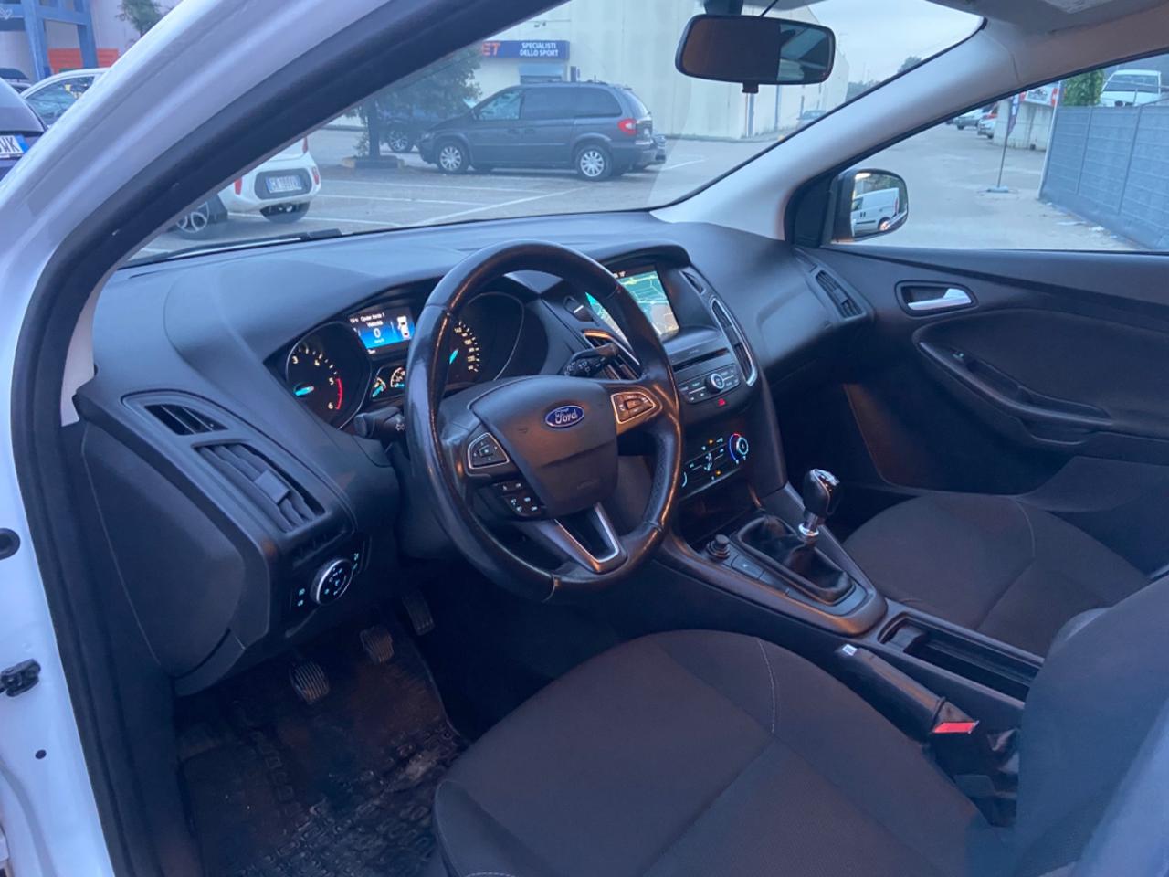 Ford Focus 1.5 TDCi 95 CV SW nuova garanzia12