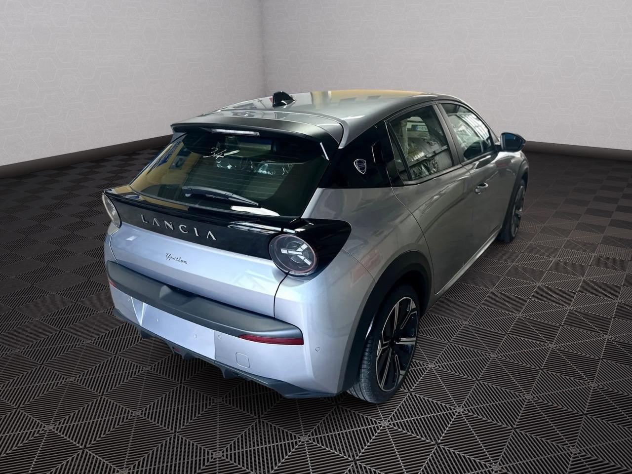 Lancia Ypsilon Hybrid e-DCT