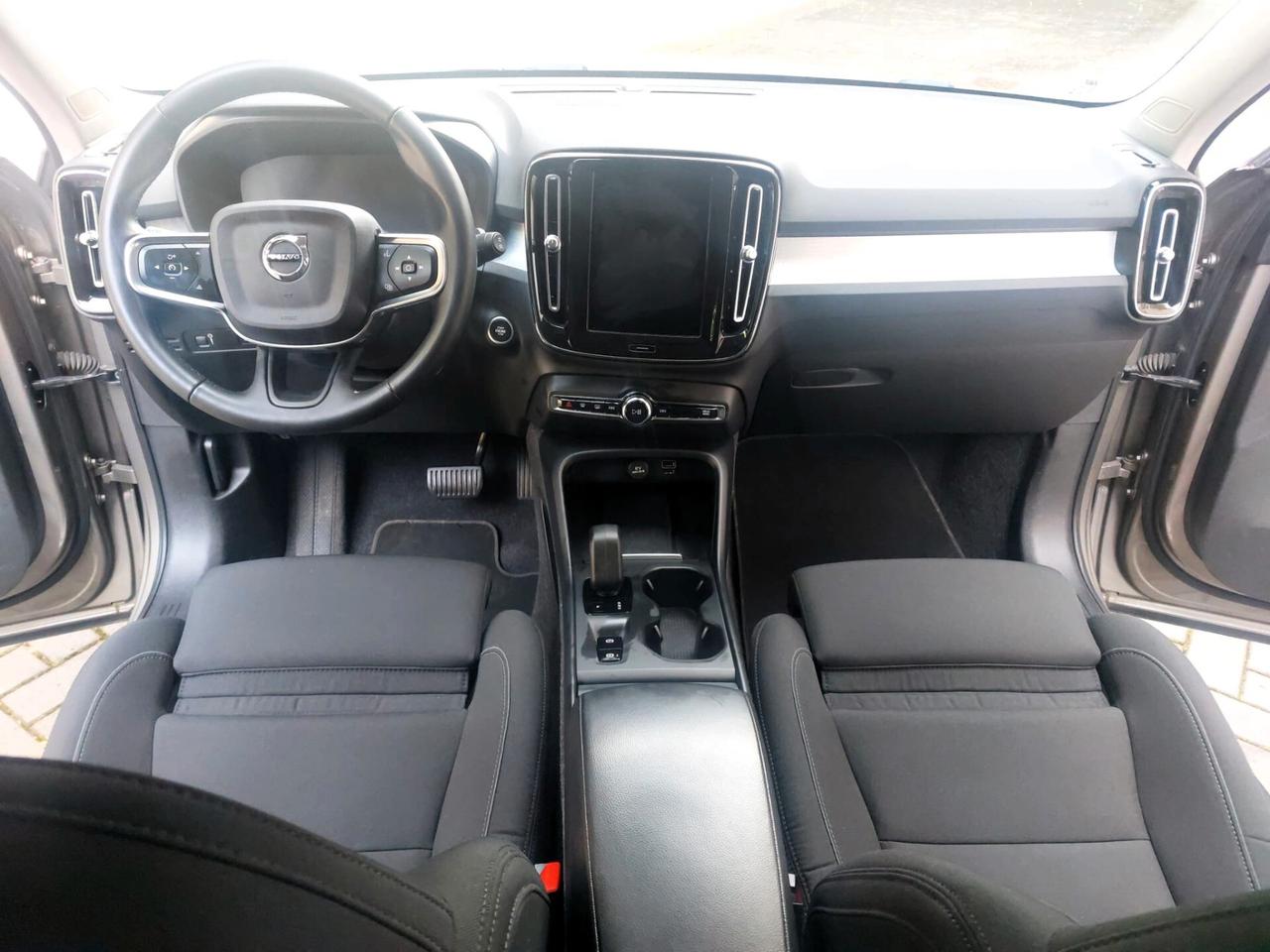 Volvo XC40 T2 Geartronic Momentum Pro