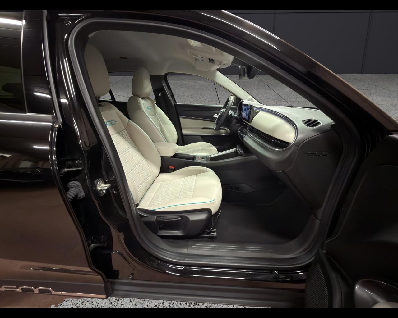 FIAT 600 Hybrid 110 CV DCT MHEV La Prima