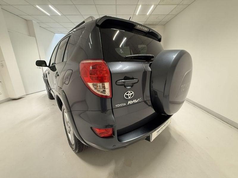 Toyota RAV4 RAV4 Crossover 2.2 d-cat Luxury 177cv