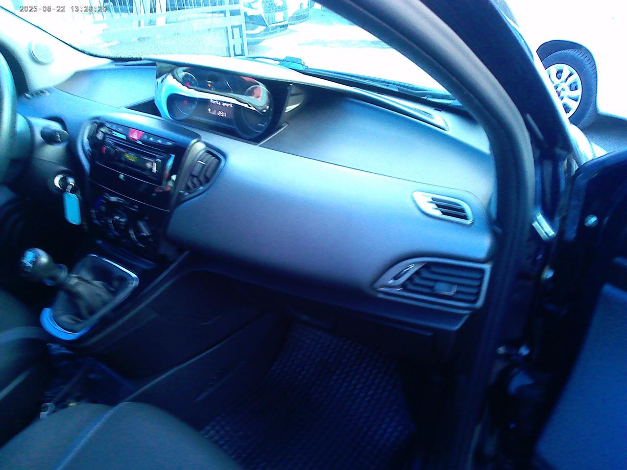 Lancia Ypsilon 1.2 69 CV 5 porte GPL Ecochic Silver