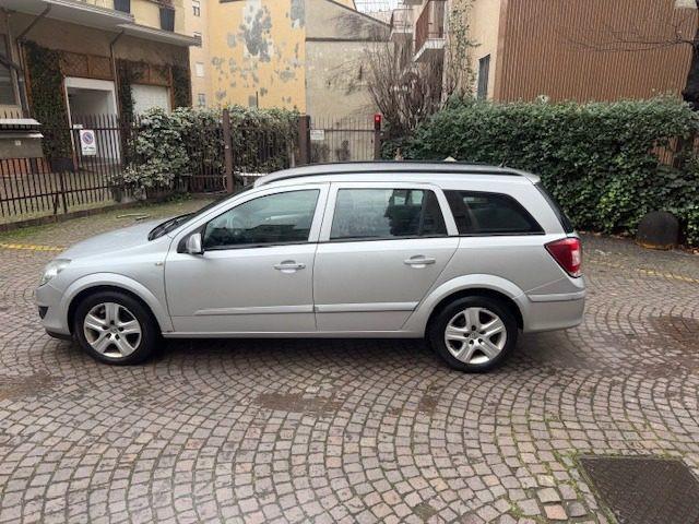 OPEL Astra 1.6 16V VVT Station Wagon Enjoy