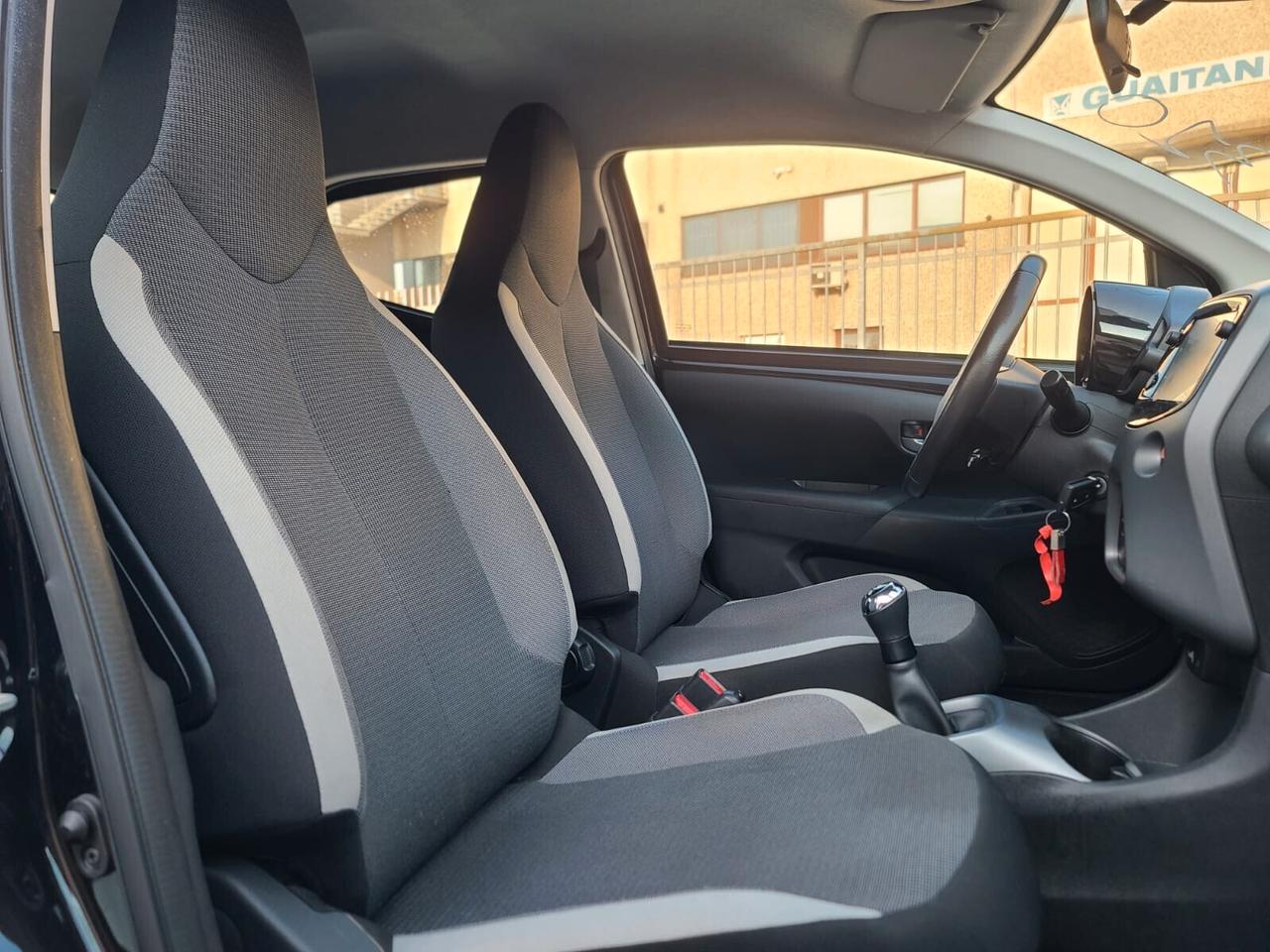 Toyota Aygo Connect 1.0 VVT-i 72 CV 5 porte x-wave