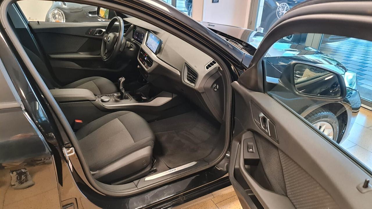 Bmw 118 118d 5p. Business Advantage