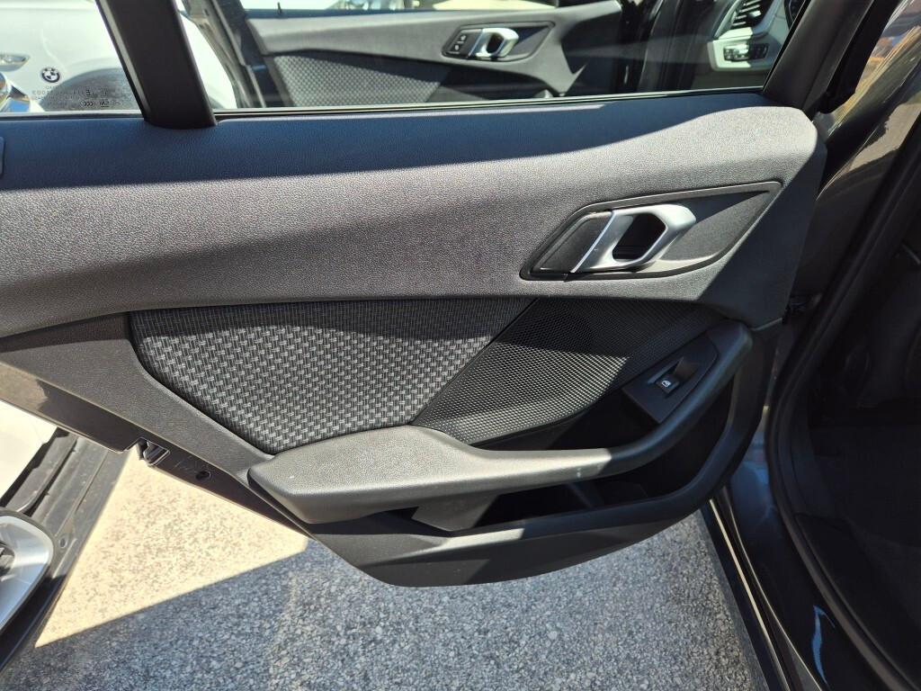 BMW NEW 116d Business Advantage