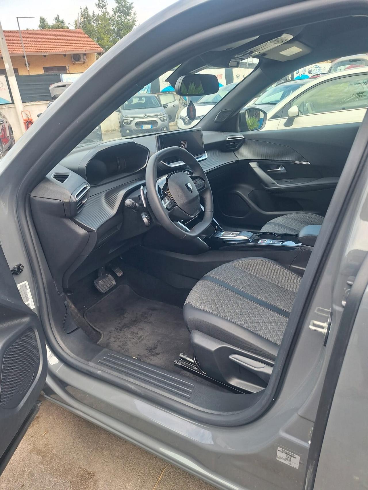 Peugeot 2008 BlueHDi 130 S&S EAT8 Allure
