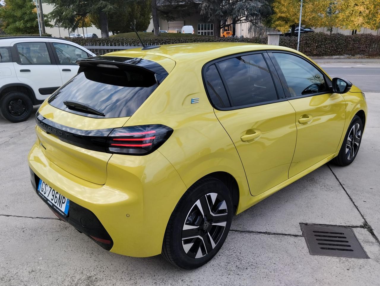 Peugeot 208 motore elettrico 136 CV 5 porte E-Style