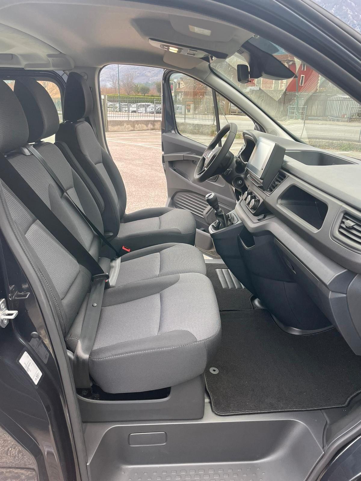 Renault Trafic PASSENGER 9 POSTI