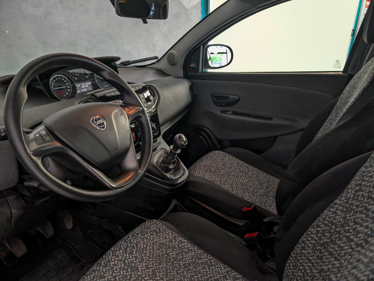 Lancia Ypsilon 1.0 Hybrid 70cv Silver
