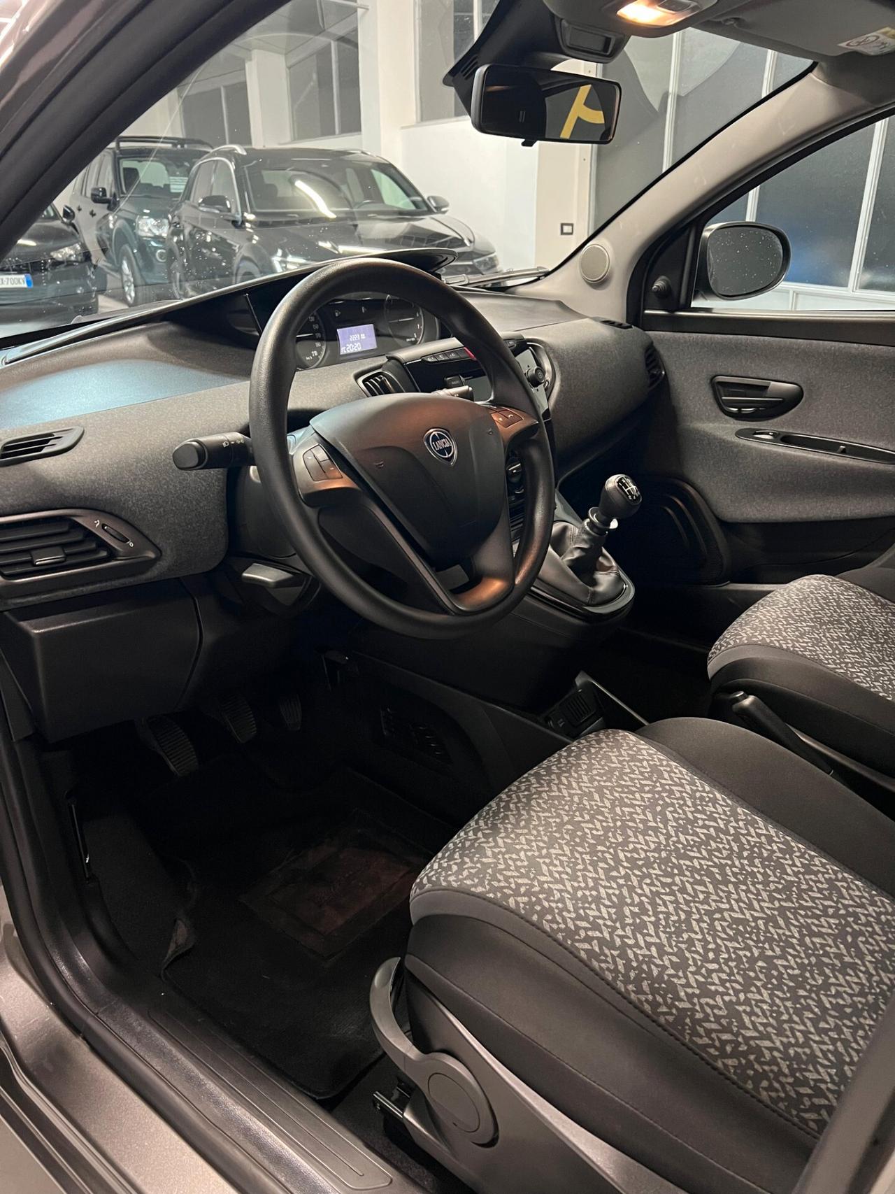 Lancia Ypsilon 1.0 FireFly 5 porte S&S Hybrid Alberta Ferretti