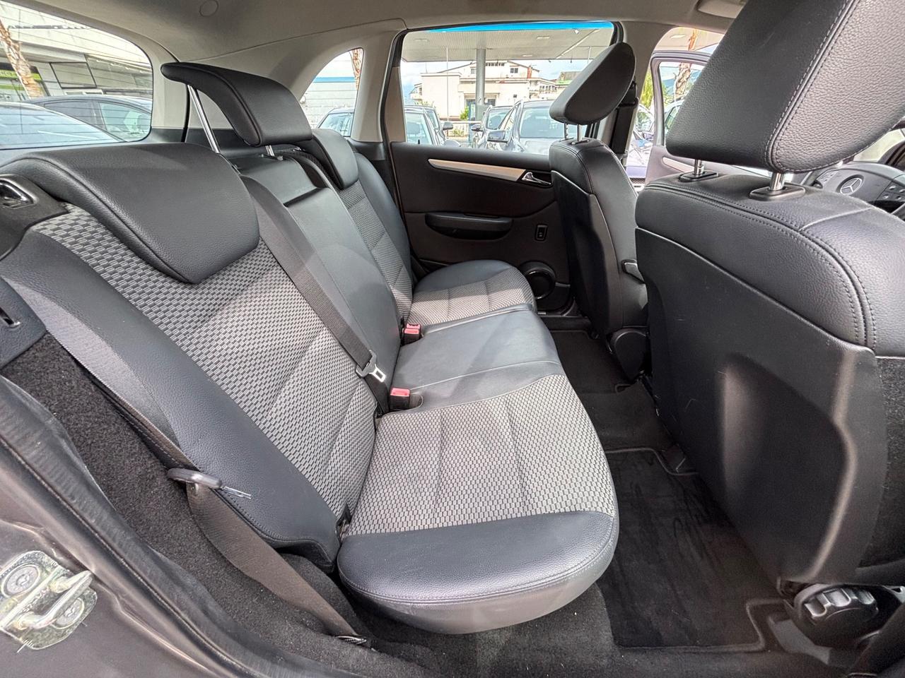 MERCEDES CLASSE B-180 PREMIUM NUOVISSIMO